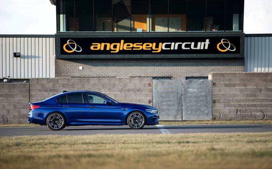  BMW M5 (F90) 2018 года  (UK) (фото 23 из 40)